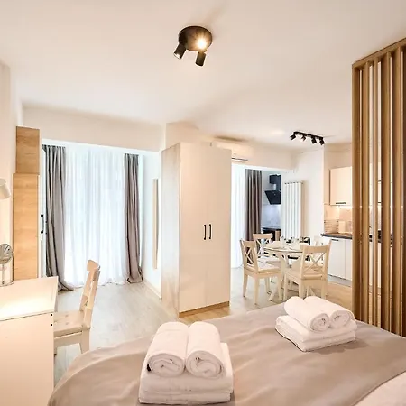 The Point In Infinity Spa&pools - Parking Mamaia