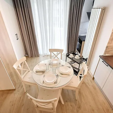 The Point In Infinity Spa&pools - Parking Mamaia