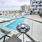 The Point In Infinity Spa&pools - Parking