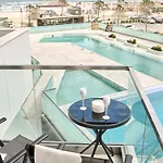 The Point In Infinity Spa&pools - Parking Mamaia