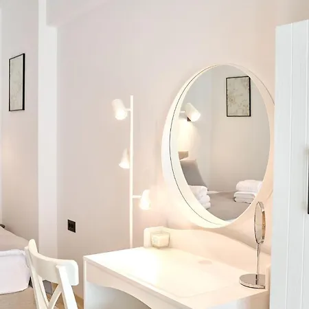 The Point In Infinity Spa&pools - Parking