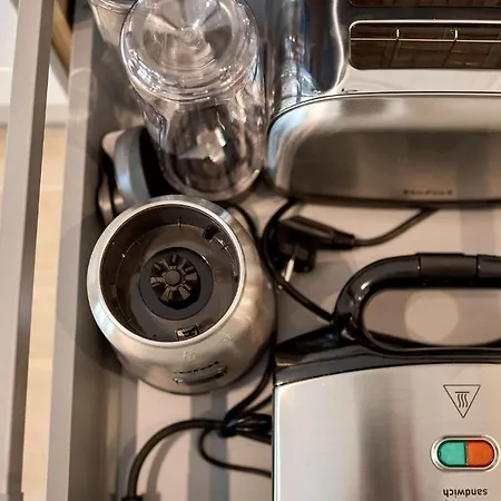 The Point In Infinity Spa&pools - Parking