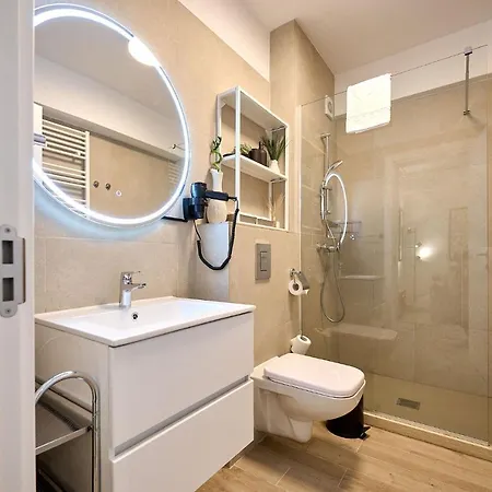 The Point In Infinity Spa&pools - Parking * Mamaia