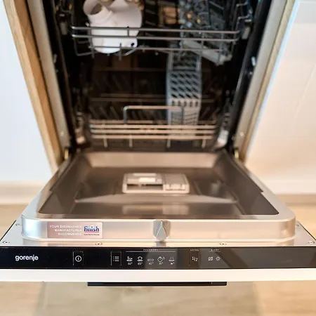 The Point In Infinity Spa&pools - Parking