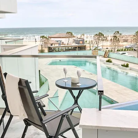 The Point In Infinity Spa&pools - Parking