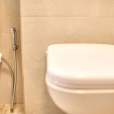 The Point In Infinity Spa&pools - Parking *