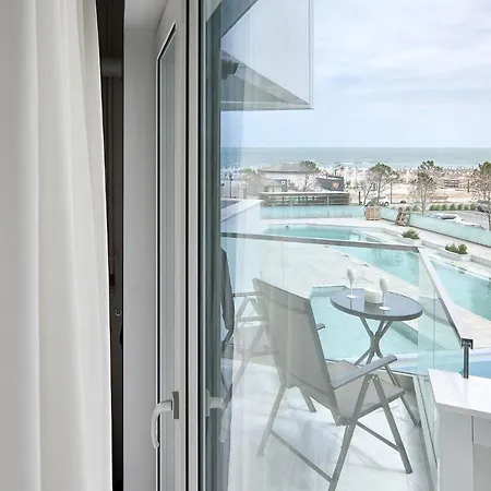 The Point In Infinity Spa&pools - Parking *