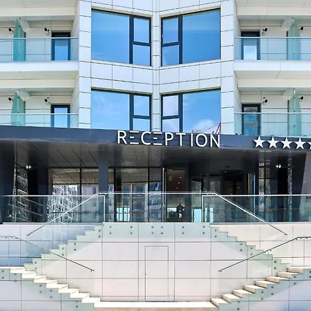 The Point In Infinity Spa&pools - Parking *